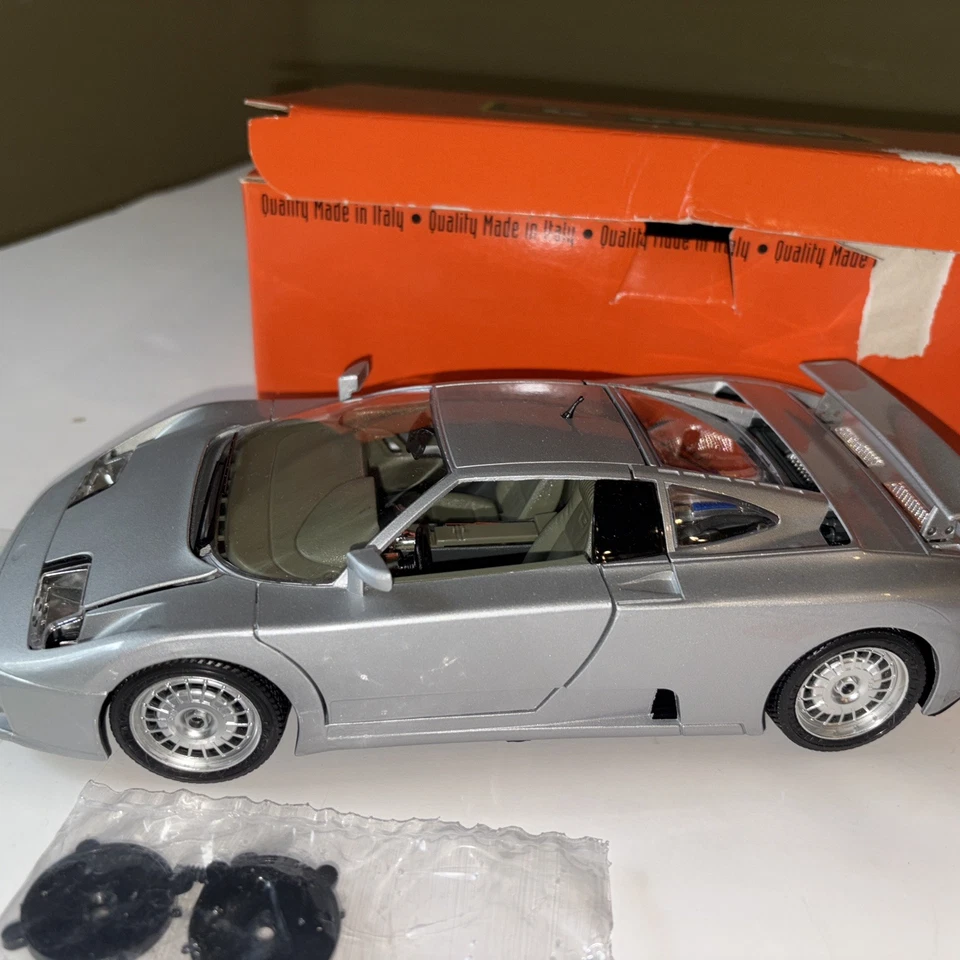BUGATTI EB110 DAYTONA 1991 SILVER KIT 1:18 by BURAGO RARE DIECAST MODEL Built - Image 4 of 4