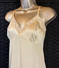 Vintage VANITY FAIR FULL SLIP Beige Size 38 L NYLON Semi Sheer Office Siren