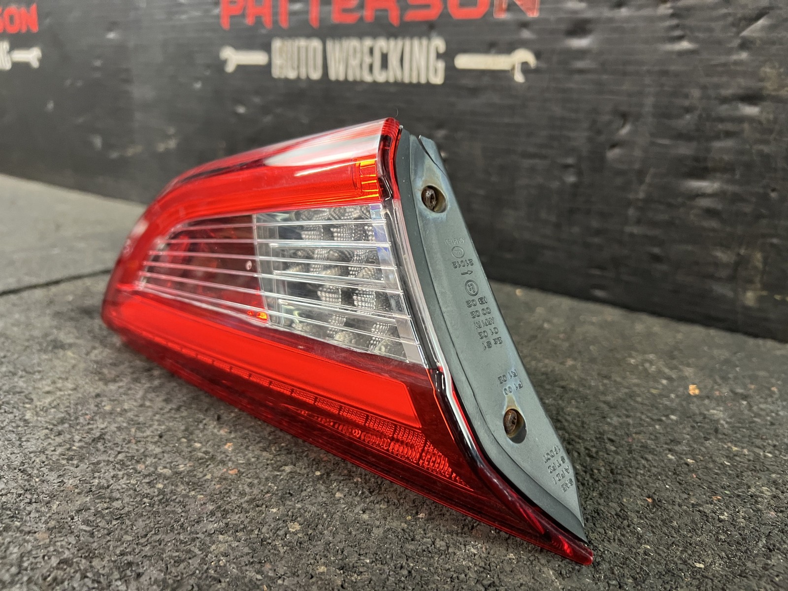 14-17 MASERATI GHIBLI DRIVER LEFT TRUNK MOUNTED BRAKE STOP TAIL LIGHT LAMP