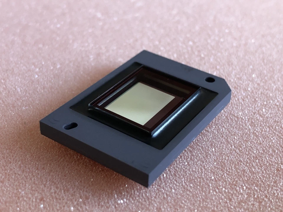 DMD / DLP Chip 1024x768 : 1076-6439B 1076-6038B 1076-6039B 1076-6139B 1076-6339B - Image 4 of 4