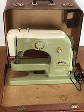 vintage ancienne MACHINE à COUDRE suisse TURISSA swiss NOVOMATIC VERTE dietikon
