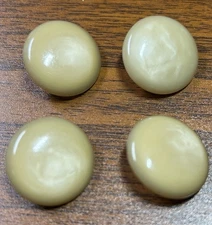 Buttons 4 beige w green tone shank back acrylic round 2.1 cm VTG