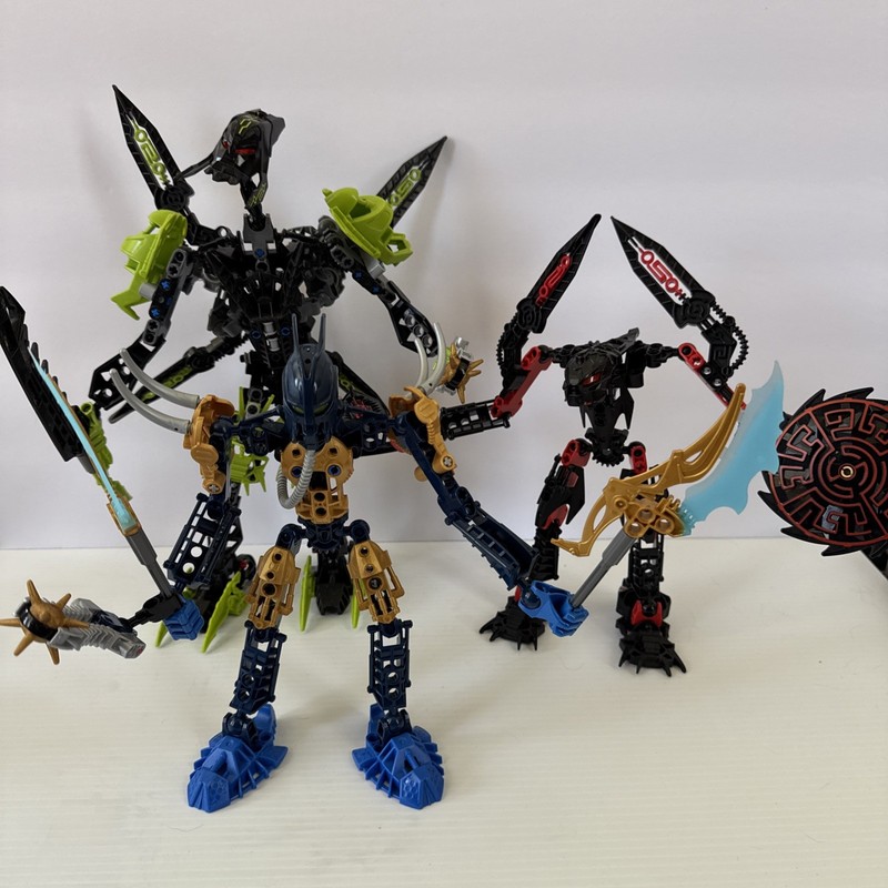 LEGO BIONICLE Skrall 8978 Tarix 8981 with booklets TUMA 8991 LOT OF 3