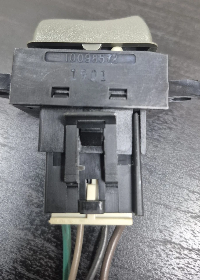 Tested! 1990-92 Pontiac Firebird Trunk Release Switch 10098572 w/connector - Image 3 of 4