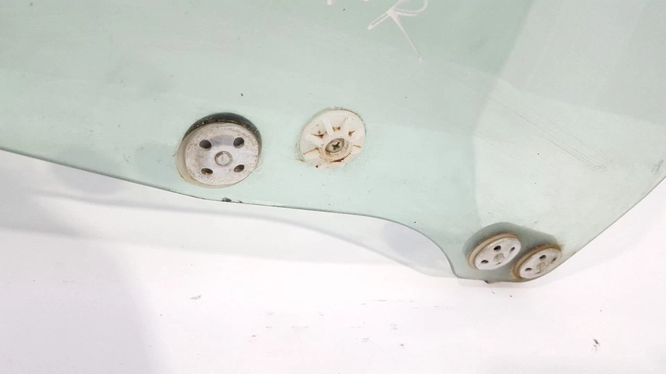 Vidrio puerta delantera derecha OEM 2005 2006 2007 2008 2009 Subaru Legacy Sedán Foto 2 de 4