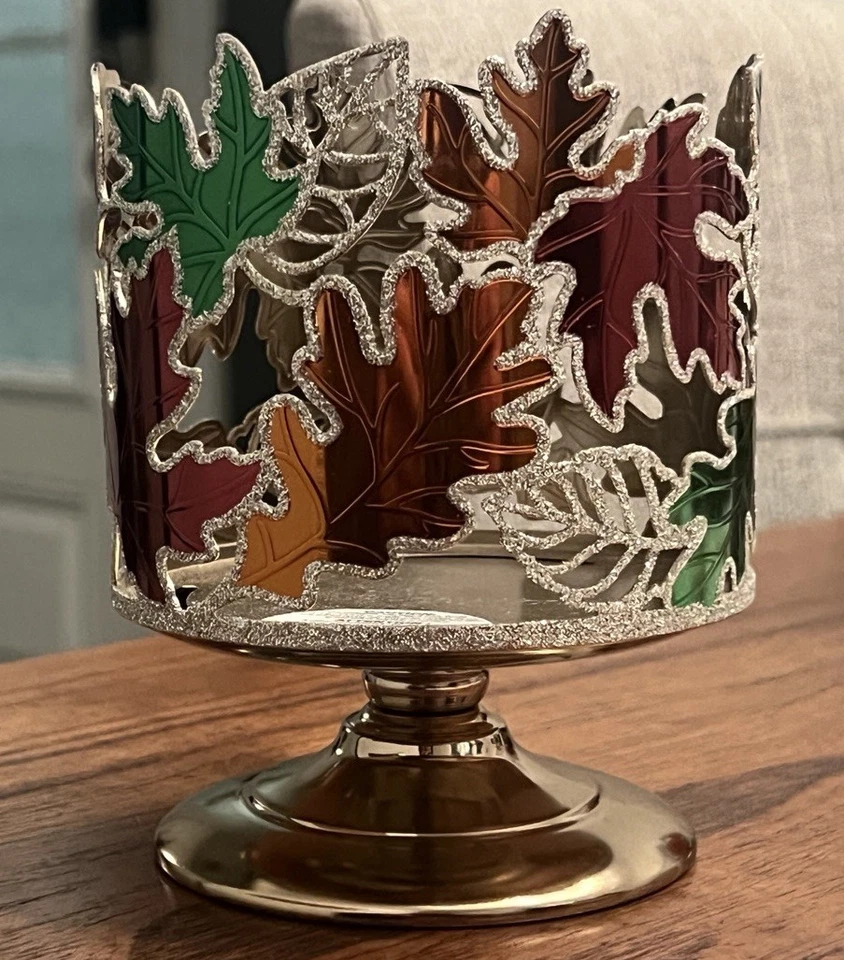 Bath & Body Works Hojas de Otoño 3 Mechas Pedestal Candelabro Tono Dorado Metal Nuevo Foto 3 de 4
