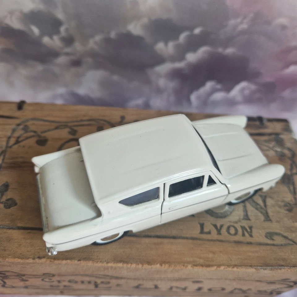 Coche modelo réplica fundido a presión Vanguard Anglia Police 1/32, DP5048 Saico Foto 2 de 4