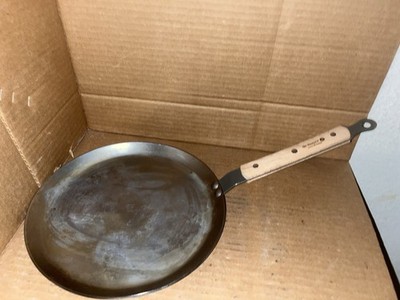 de Buyer Mineral B Element Carbon Steel Crepe Pan 9.5  France Wooden Handle