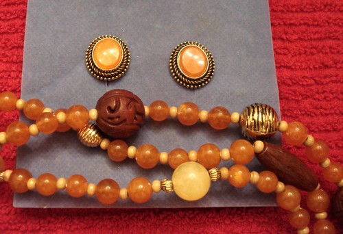Avon Spice Colored Torsade Beads Necklace Stud Earrings Gift Set Nickel Free NEW - Picture 2 of 2
