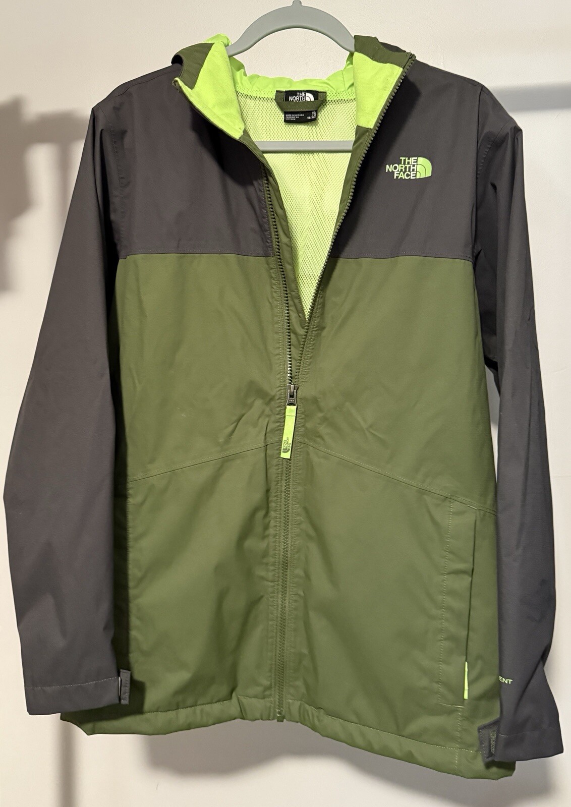 Boys XL The North Face Jacket Size 18/20