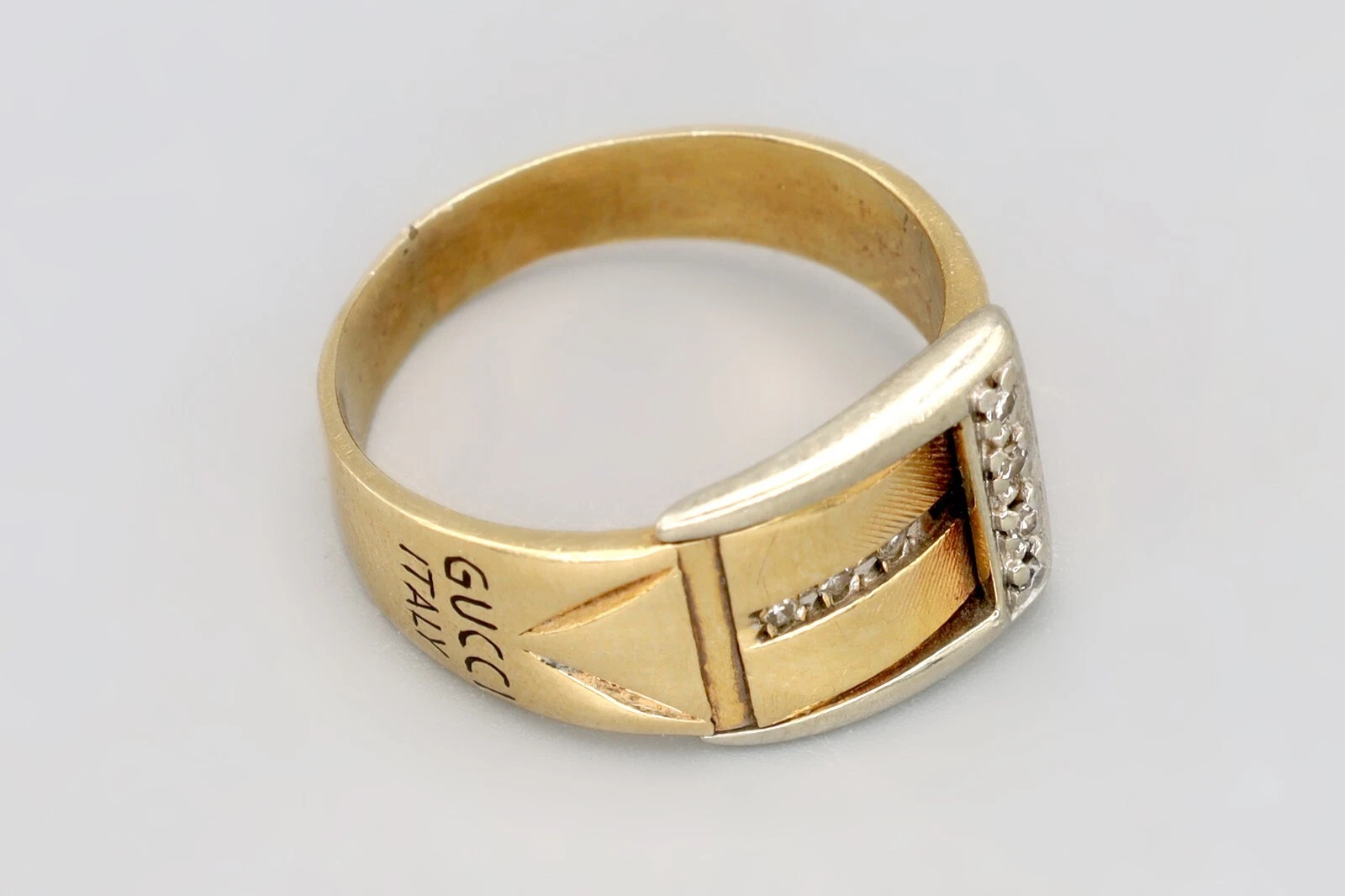Bijou Gucci Italie, bague en or jaune 14 carats et diamants taille 5,5