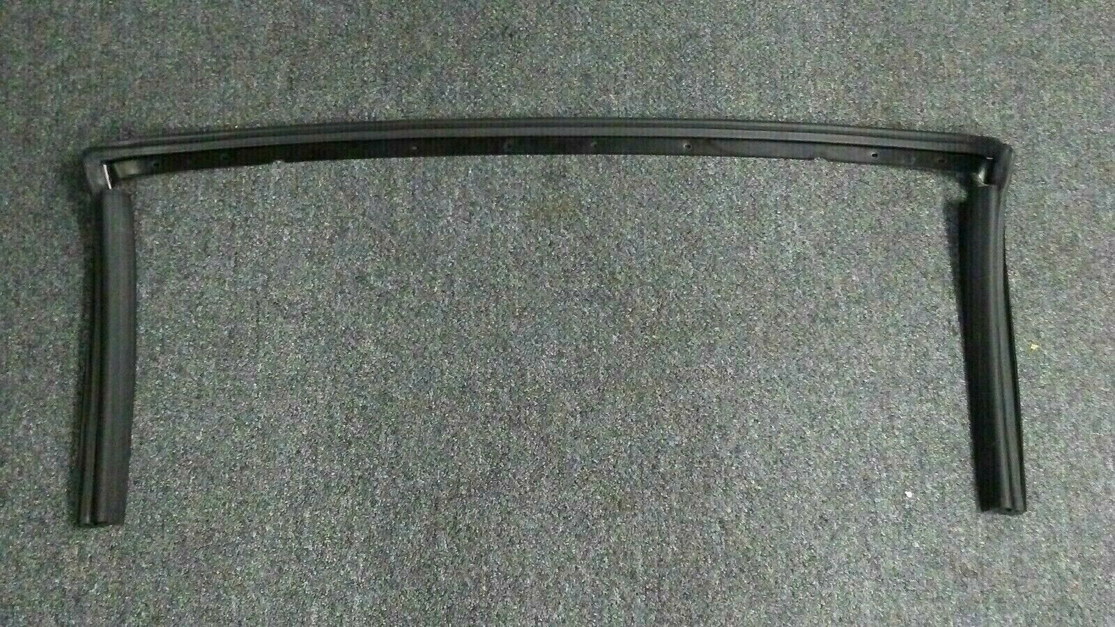 Maserati GranTurismo GranCabrio convertible outer top front rubber seal 83468000