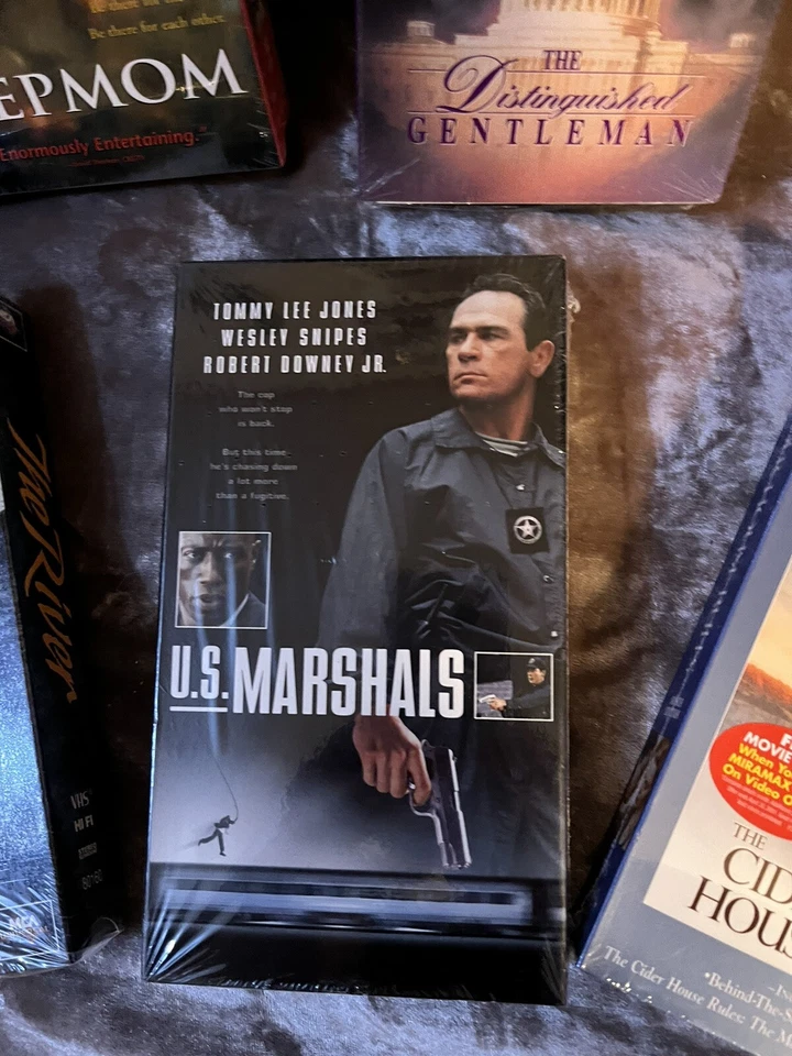 Vintage VHS LOT OF 5  Classic Movies FACTORY SEALED, ZOOM IN TO SEE COLLECTIBLE Foto 4 de 4