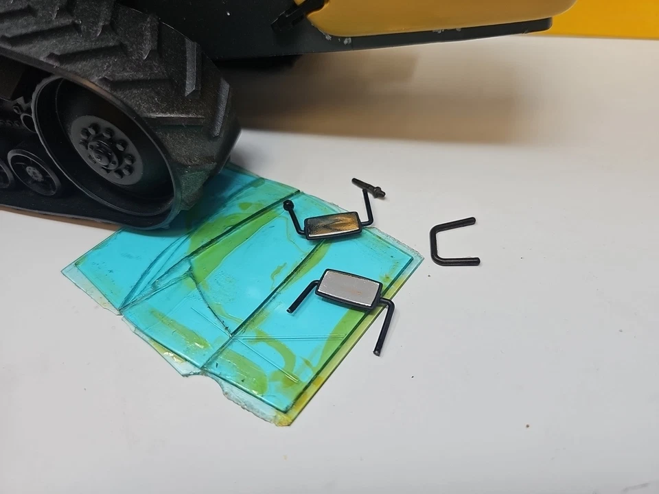 1/16 NZG  CAT Challenger 35 Tracked Tractor Used Damaged - Image 3 of 4