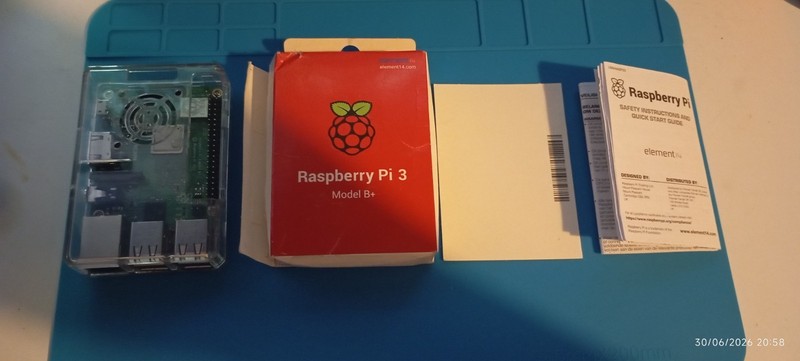 Raspberry Pi 3 Model B+ 1.4GHz 1GB RAM Single-Board Computer With Case