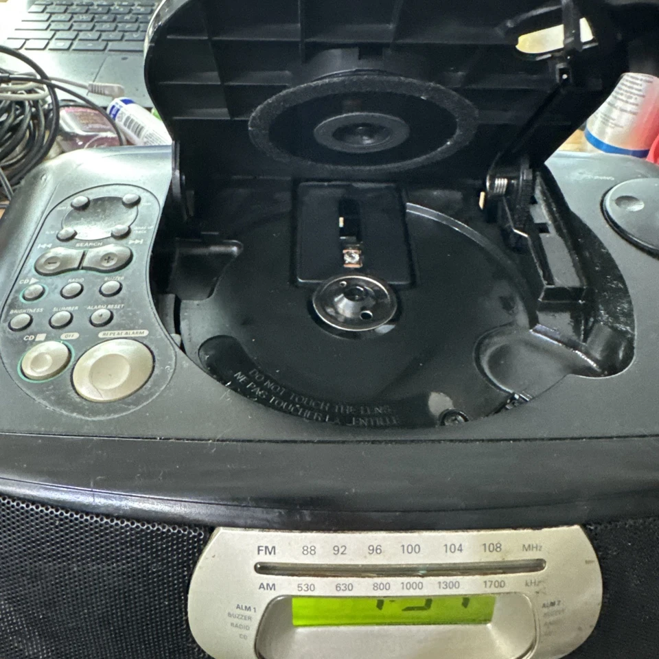 Philips Magnavox AJ 3925/17 Compact Disc Clock Radio With CD & Alarm Black - Image 4 of 4