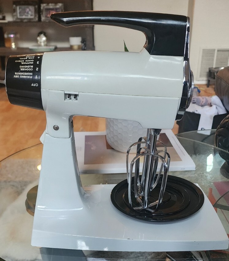 Sunbeam Deluxe Mixmaster Mixer Vintage 1960's 12 Speed Detach To