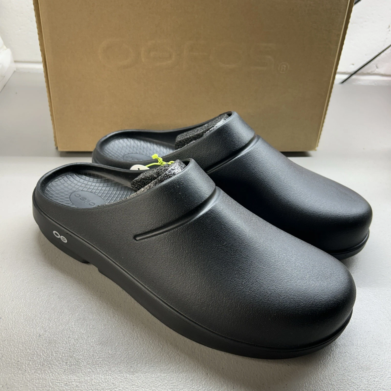 Oofos OOCLOOG Men Size 14 Black Slippers recovery New with box
Opens in a new window or tab