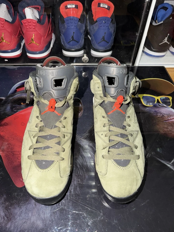 USO Talla 9.5 - Jordan 6 Retro x Travis Scott Mid Olive Foto 2 de 4