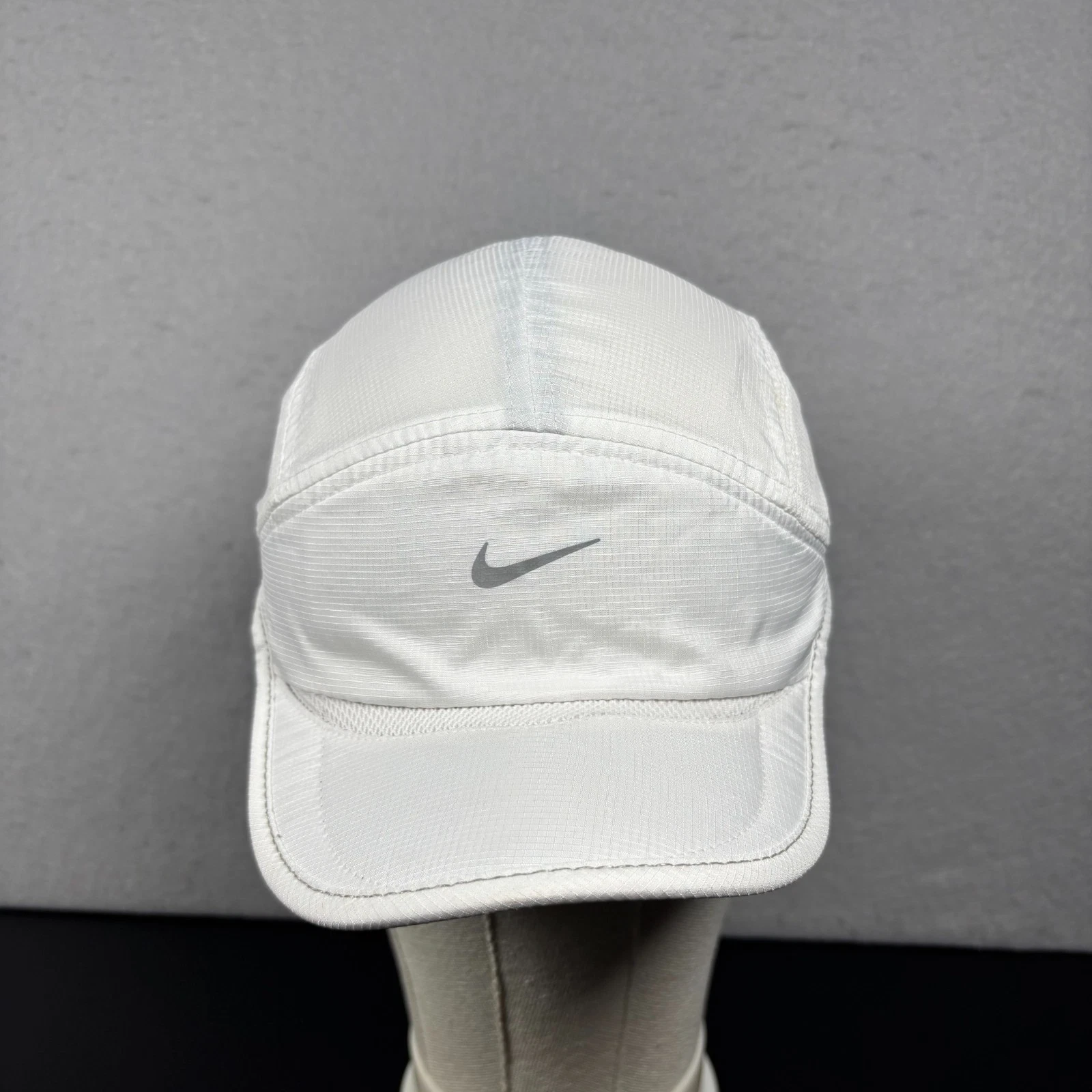 Nike Daybreak Dri-Fit Running Hat Cap Strapback Adjust 5-Panel Lightweight White