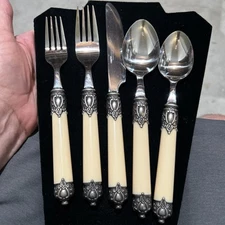 Hampton Silversmiths San Remo Pattern? Ivory Colored Handle 5pc Place Setting