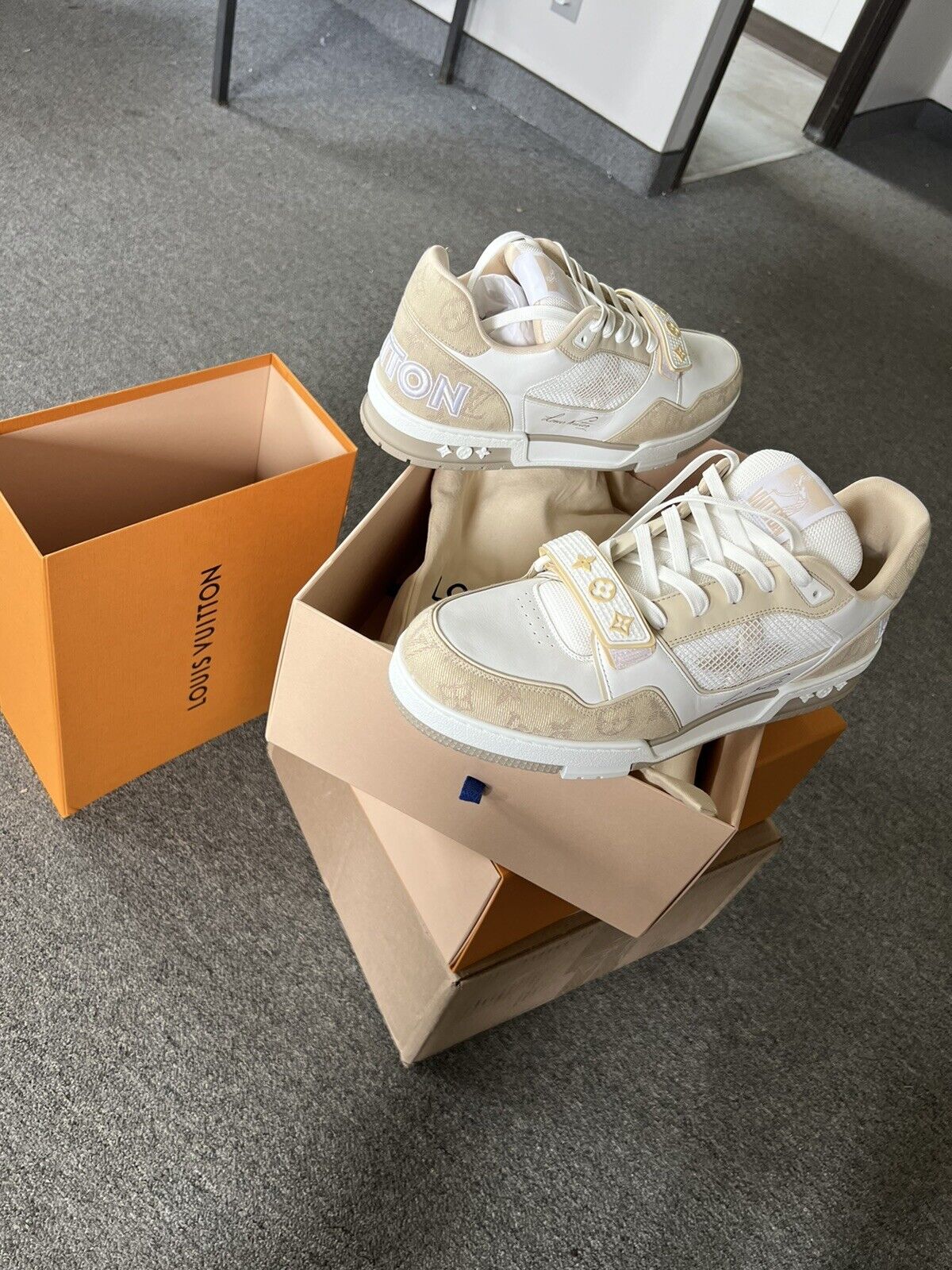 Louis Vuitton Trainer Beige White