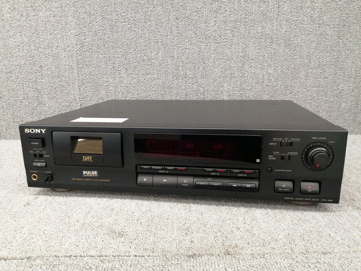 ジャンク品 SONY ソニー DAT TCD-D3 ソニー DAT ウォークマン TCD-D3 通電ジャンク アダプター付き( SONY DAT WALKMAN TCD-D3 ジャンク