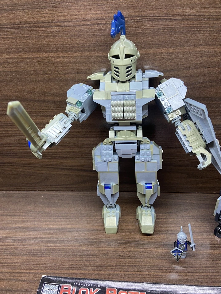 MEGA BLOKS TRANSFORMING BLOK BOTS 9356 Knight & Wolf With INSTRUCTIONS - Image 3 of 4