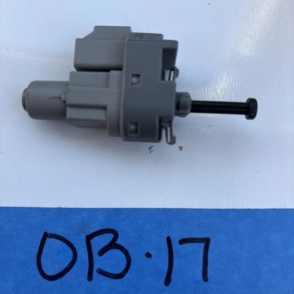 Interruptor de luz de freno Motorcraft YL8Z-13480-AA Ford Escape Mercury Mariner SW-5568 Foto 4 de 4