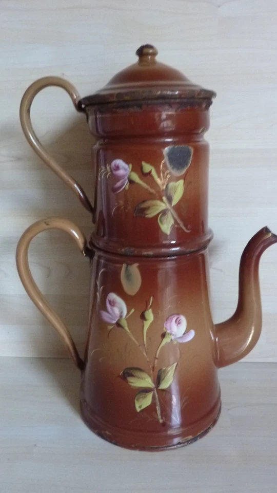 Ancienne cafetière en tôle émaillée, 34 cms, Aubecq - Photo 3/4