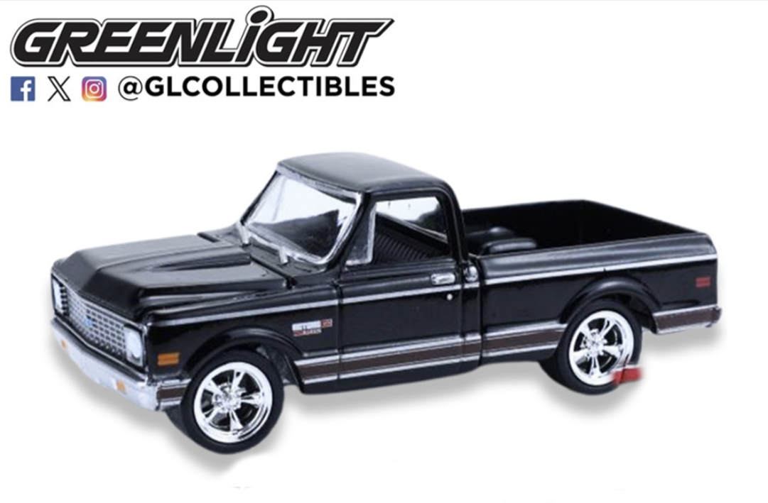 Greenlight - GL30546 Chevy Cheyenne C10 Short Bed 1972 - Black - 1:64 Scale