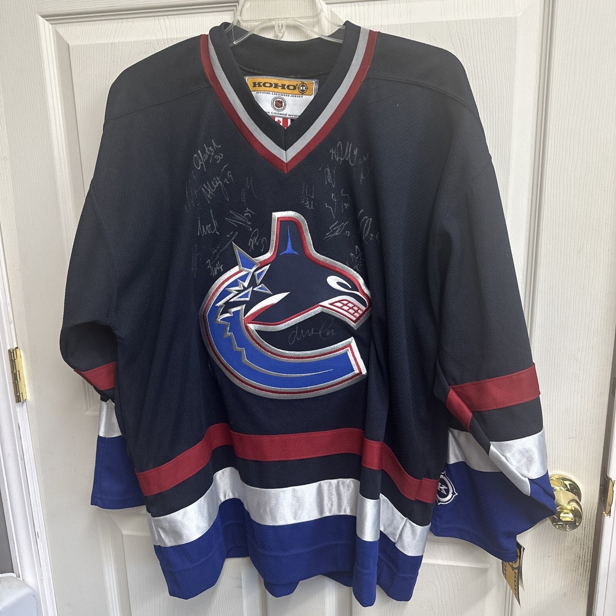 VINTAGE - 【KOHO】NHL Canucks アイスホッケーユニフォーム A-3319 NHL Vancouver Canucks TEAM AUTOGRAPHED KOHO AUTHENTIC JERSEY