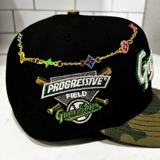 Charm hat chain in Gold Hat pin