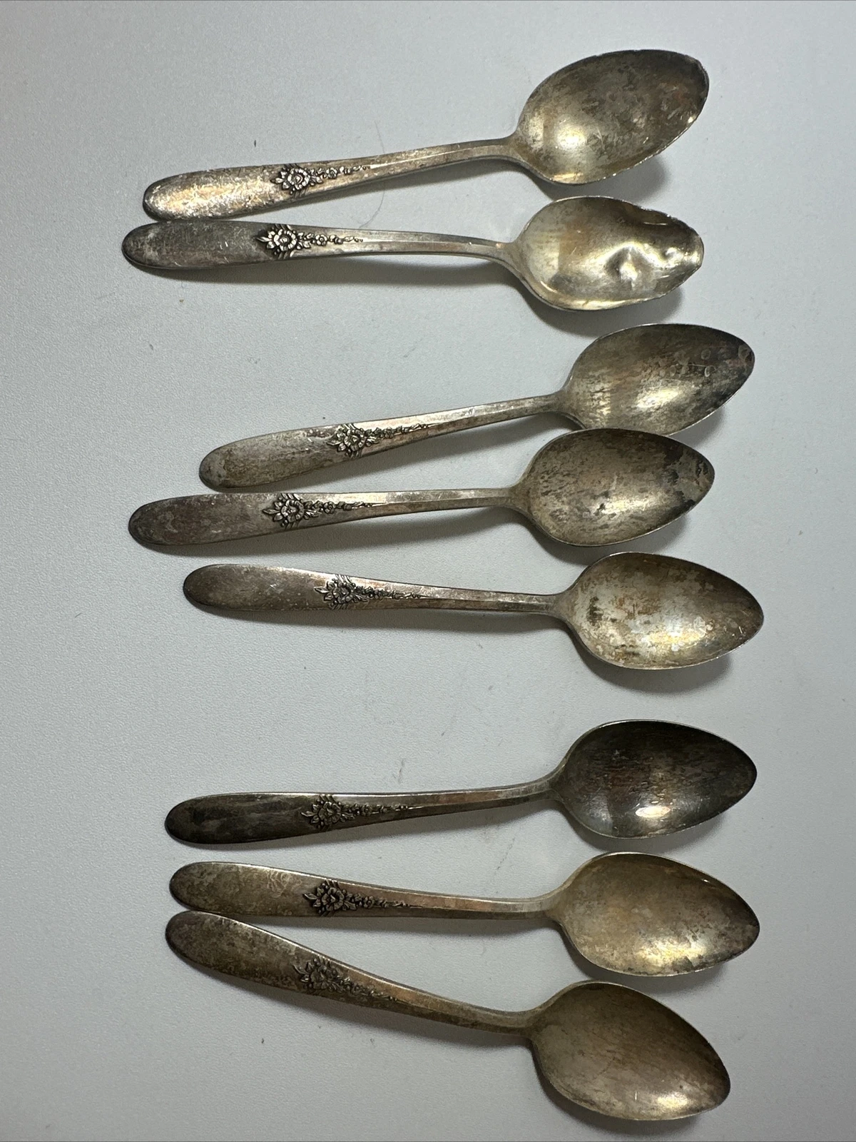 8 Oneida / CARLTON SILVER PLATE Silverplate 1939 LA ROSE Bouillon Soup Spoons