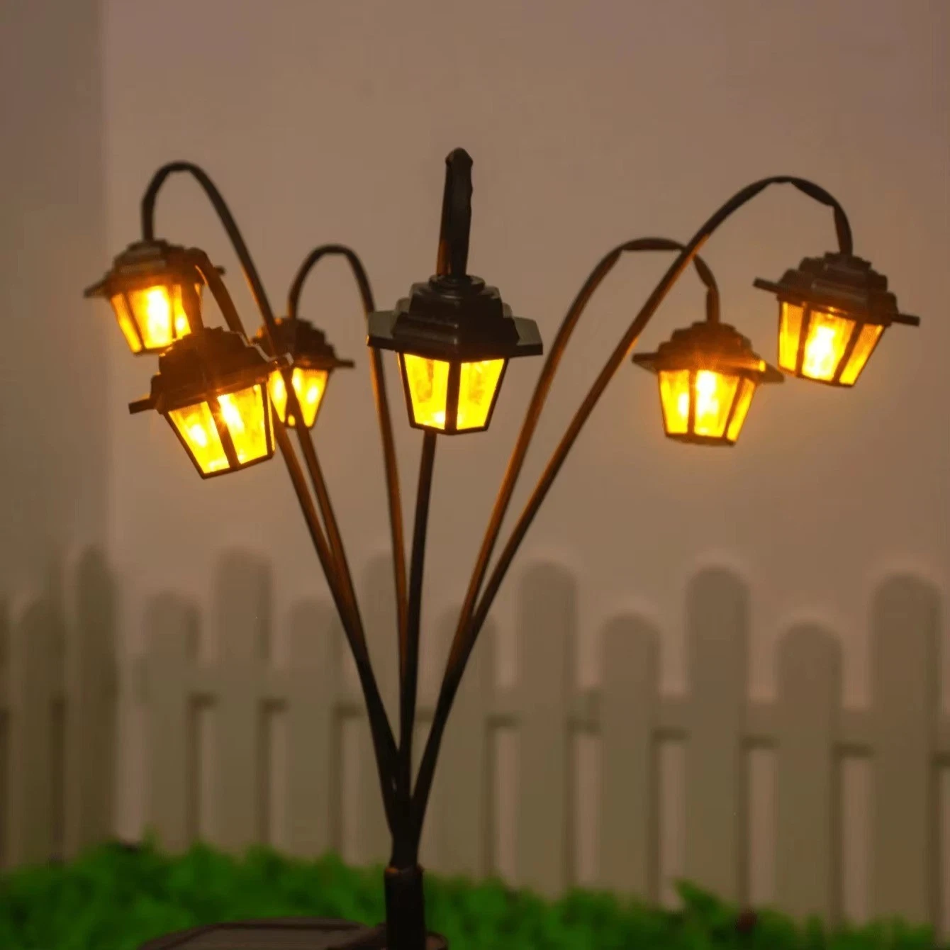 1pc Retro Lantern Decorative Light Solar-powered 6LED Retro Street Lamp Shaped D