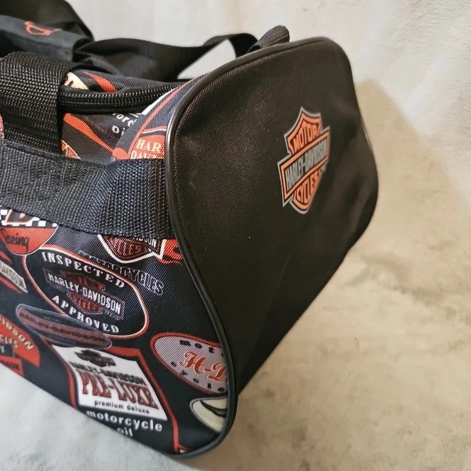 Harley Davidson Logo Sport Light-Weight Duffel Gym Travel Weekender Bag Logo AOP - Image 4 of 4