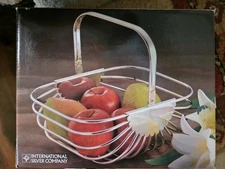 New Vintage Silverplate Wire Basket  International Silver Company 99110823