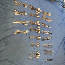 Stainless Steel Flatware Silverware  92pcs  Lot Mixed Pieces & Sizes Art Crafts