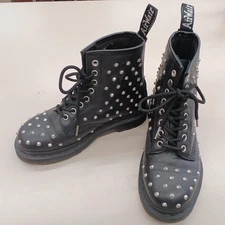 DR.MARTENS Model number: Black studs Condition 8 hole