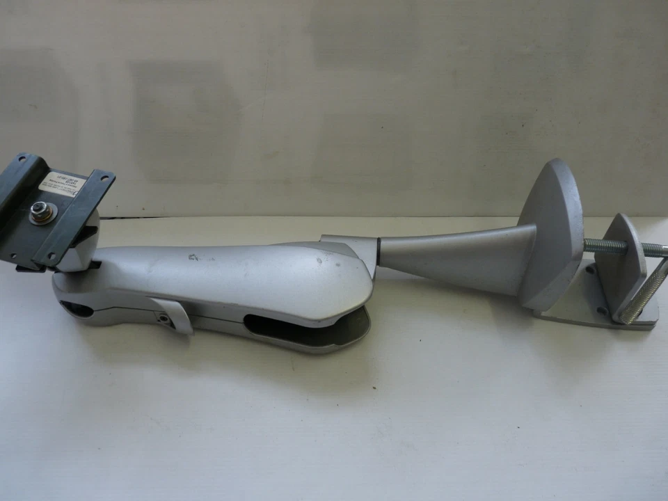 Ergotron Desk Clamp mounted monitor screen arm, Silver, PT N0 145105 - Image 3 of 4