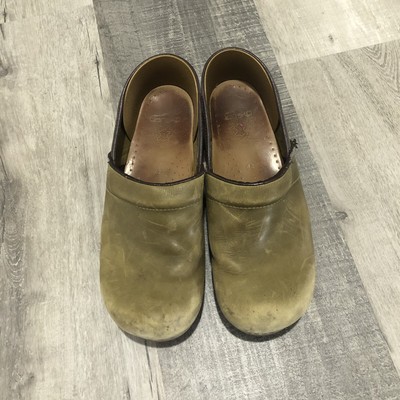 hospital clogs dansko