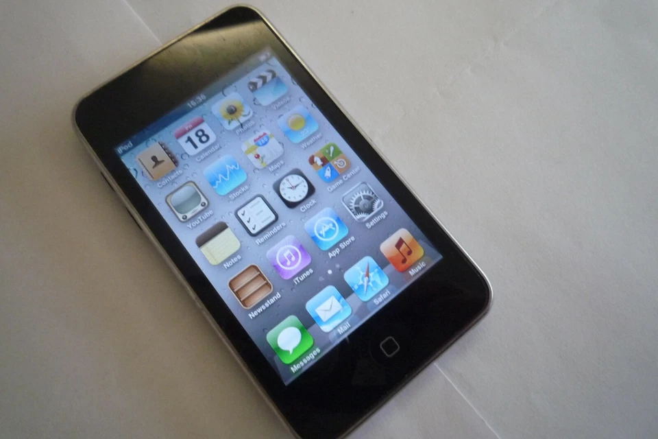 Apple iPod touch 3rd Generation Black (64GB) 2007 - Image 3 of 4