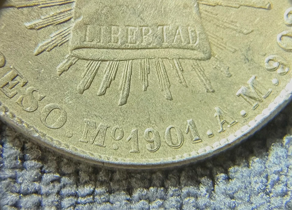 Moneda de Plata México Un Peso 1901 - Enorme Error de Duplicación de Máquina | Buen Estado Foto 4 de 4