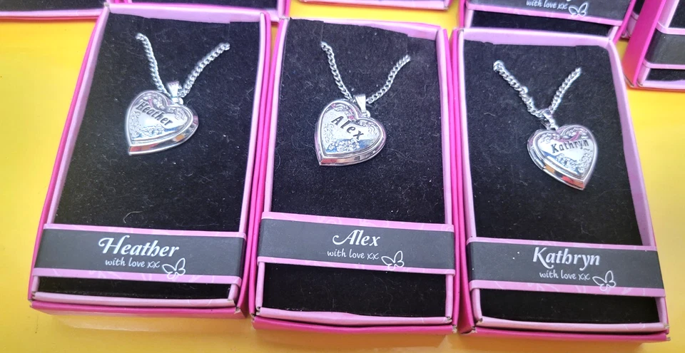 MULBERRY STUDIOS AMOR MEDALLONES CORAZÓN COLLARES JOYERÍA DE MODA - ELIGE EL NOMBRE Foto 4 de 4