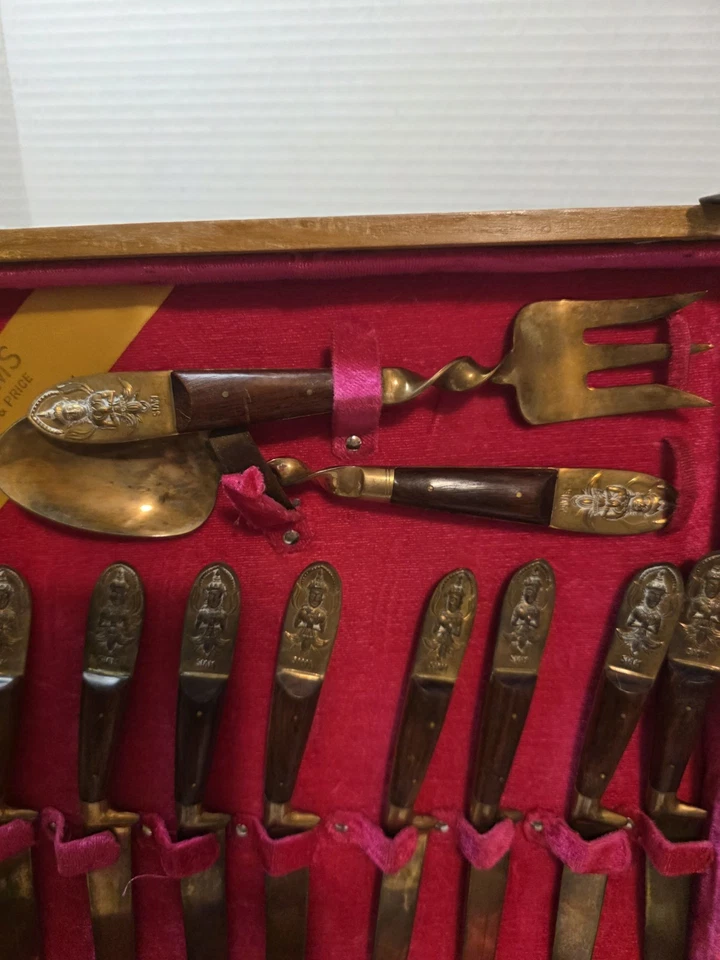 Conjunto Vintage Tailândia Sião Para 8 Talheres de Sobremesa de Latão Teca com Estojo de Madeira - Imagem 4 de 4