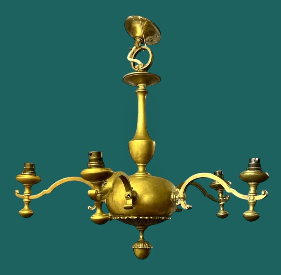 Antigua araña inglesa de bronce de cinco brazos - muy pesada, interior de casa de campo Foto 2 de 4