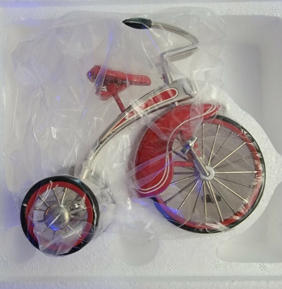 Hallmark Kiddie Car Classics 1937 De Luxe Velocipede QHG6319