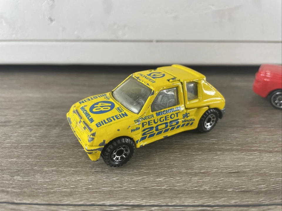 Matchbox MÓVIL MANNY'S Rojo Chevrolet SSR / Peugeot 205 / Toyota MR2 Pace Car Foto 3 de 4