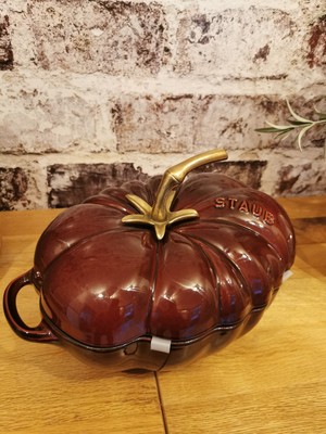 STAUB Cocotte 25 cm Tomate Gusseisen in Grenadine, weinrot