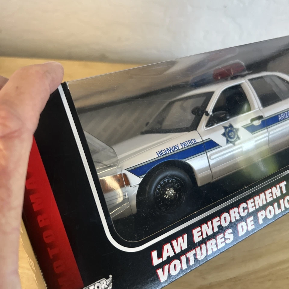 Motormax 2001 Ford Crown Victoria 1/18 Arizona Department Of Public Safety DPS - Image 3 of 4